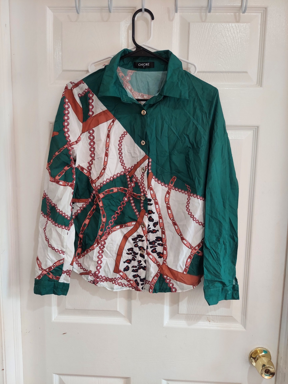 chic Green and White Chain-Print Button Front Jacket